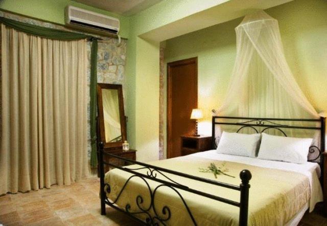Vlyhada Guesthouse Pyrgos Dirou Bilik gambar